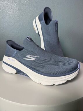 NWOB Skechers Avner Slip-In Arch Fit 2.0 Knit Sneakers - Slate Blue and White